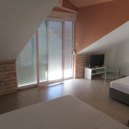 Dominika Apartment *