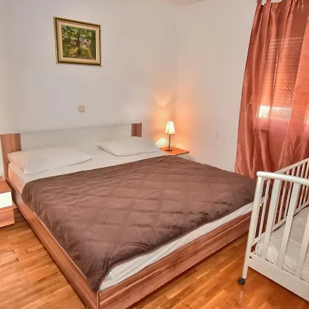 Dominika Lejlighed *